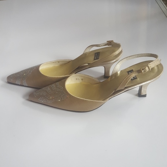 Stuart Weitzman Slingback Pumps - Low heeled. - Picture 2 of 8